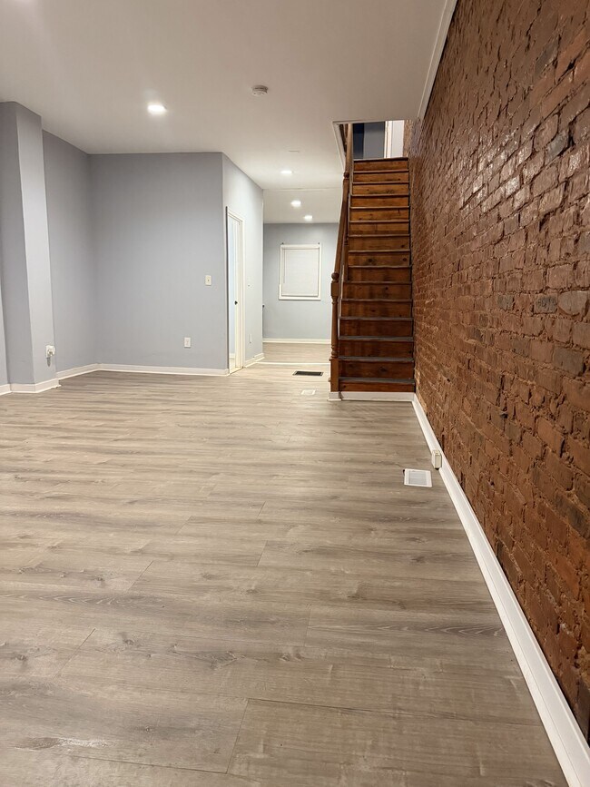 Building Photo - 1617 Darley Ave