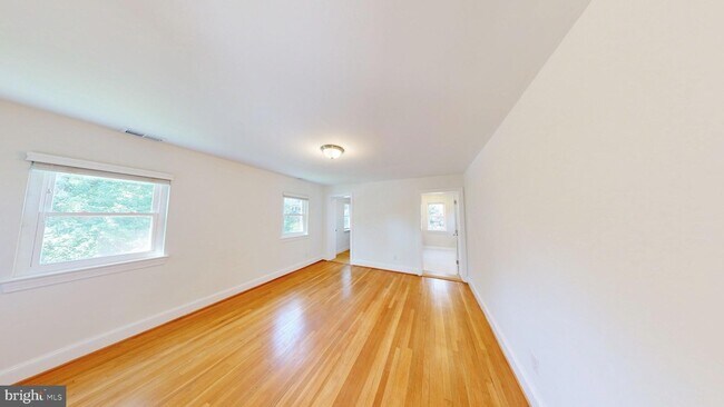 Building Photo - 11 Indian Spring Dr