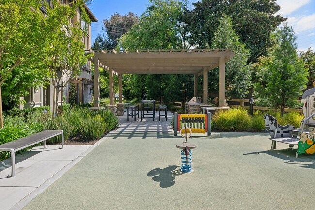 Building Photo - Modern 2021 Townhome | 3BD | EV Charger | Near Google & Downtown Mountain View