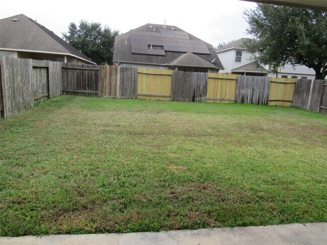 Building Photo - 6338 Applewood Forest Dr