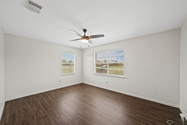 Building Photo - 322 Pinedale Ave