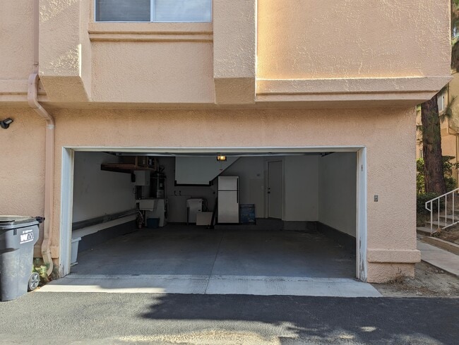 Building Photo - 18802 Vista Del Canon