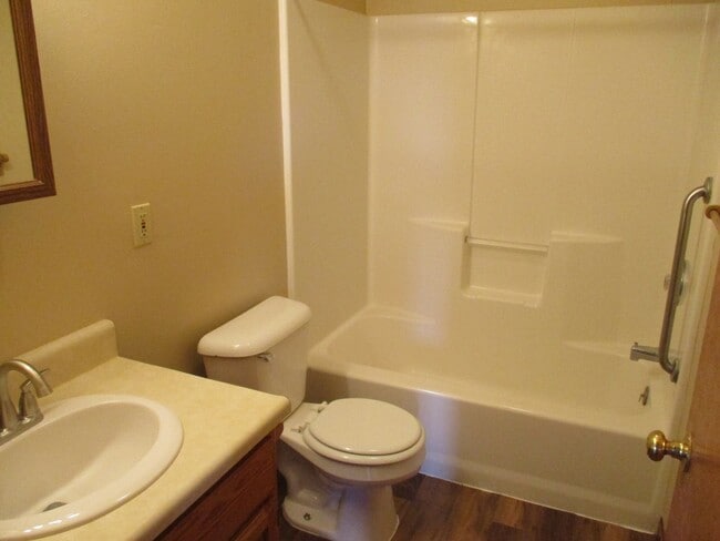 Building Photo - New Listing!!! 2 Bedroom Townhouse in Albi...