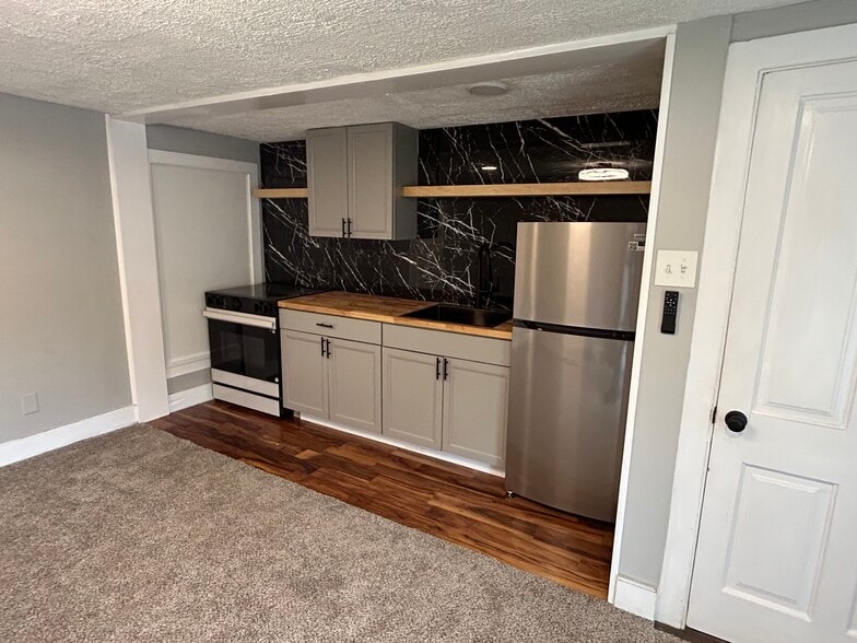 Building Photo - 24048 Trailhead Dr