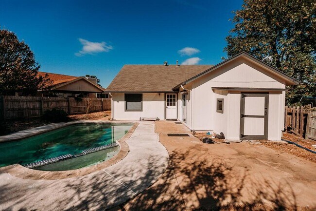 Building Photo - 1505 Windsong Trail
