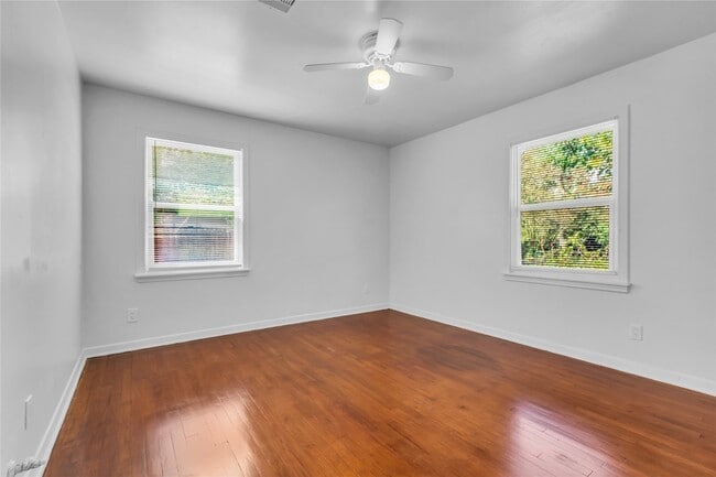 Building Photo - 807 1/2 Fisher Street Unit