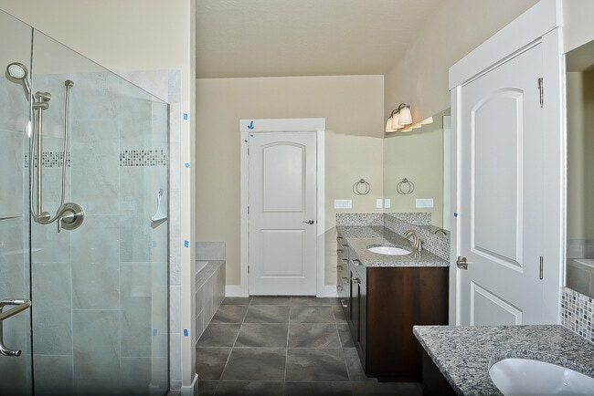 Building Photo - 4 Bedrooms 2.5 Bathrooms in Meridian