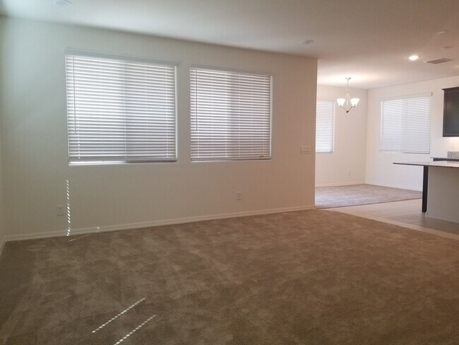 Building Photo - Great Home in Gated Community