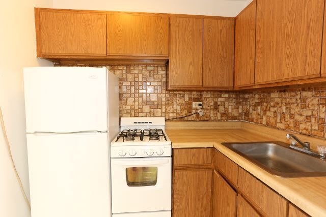 Building Photo - 744 W Belmont Ave