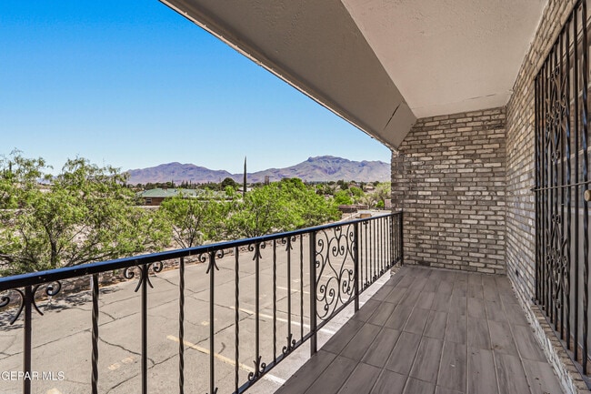 Building Photo - 6700 Escondido Dr