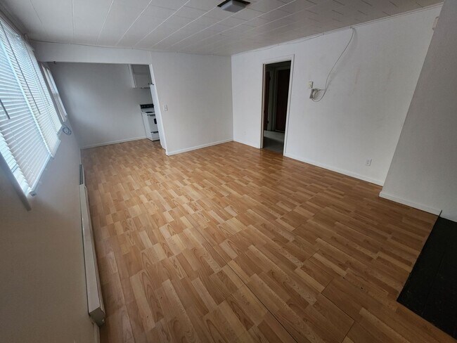 Building Photo - 463-465 SW State Street