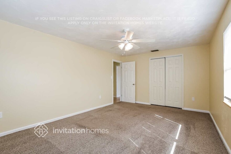 Building Photo - 411 W Charlotte Ave