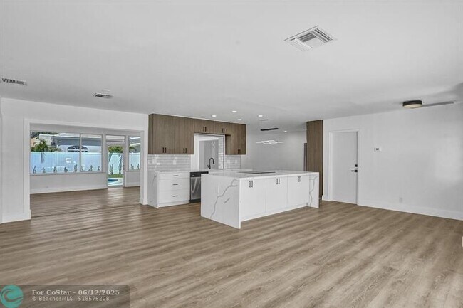 Building Photo - 4751 NE 29th Ave