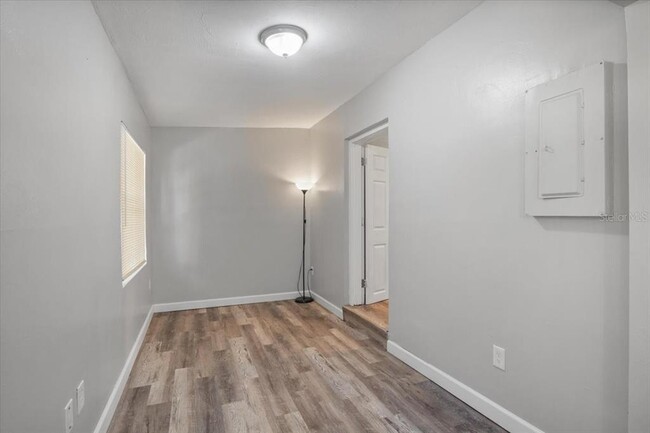 Building Photo - 900 N Denning Dr
