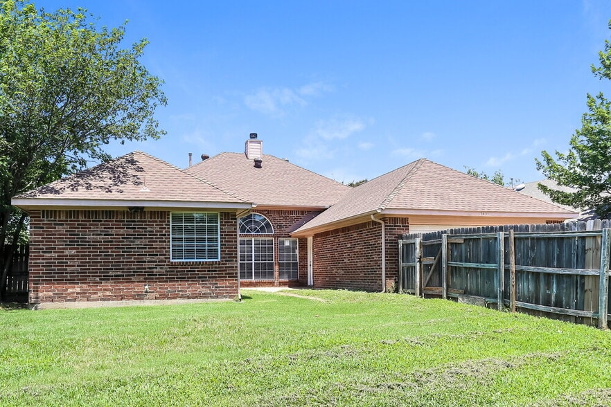 Building Photo - 7401 Glenstone St