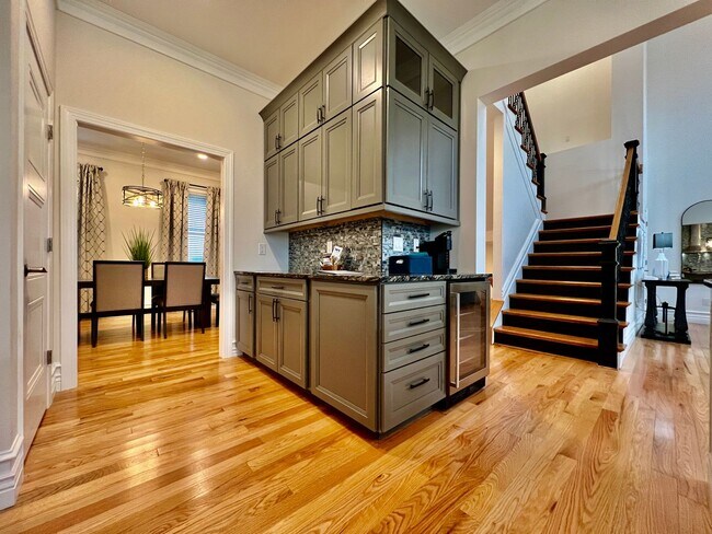 Building Photo - NEW, big, beautiful, Executive Home Liberty Twp