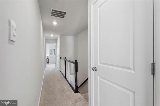 Building Photo - 558 Banquet Ln
