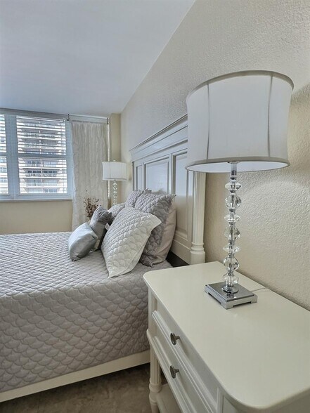 Building Photo - 2030 S Ocean Dr