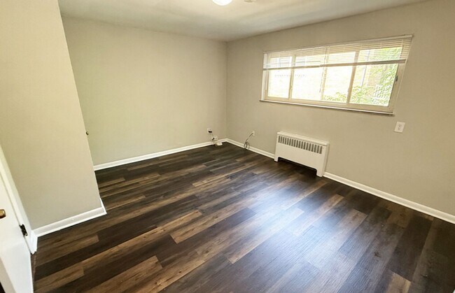 Building Photo - 362 Probasco St