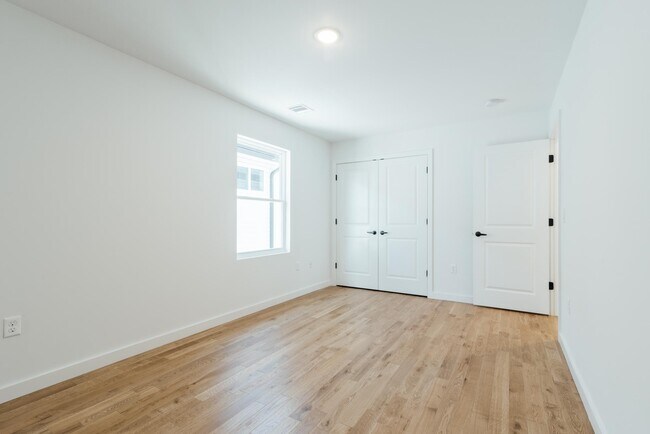 Building Photo - 746 Seaport Dr.