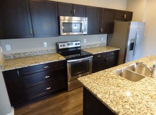 Building Photo - Modern & Convenient 3BR/3BA Home! AVAIL 07/15