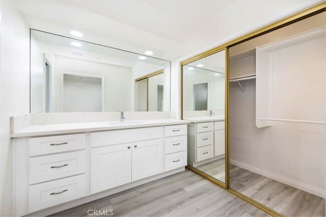 Building Photo - 506 San Luis Rey Rd