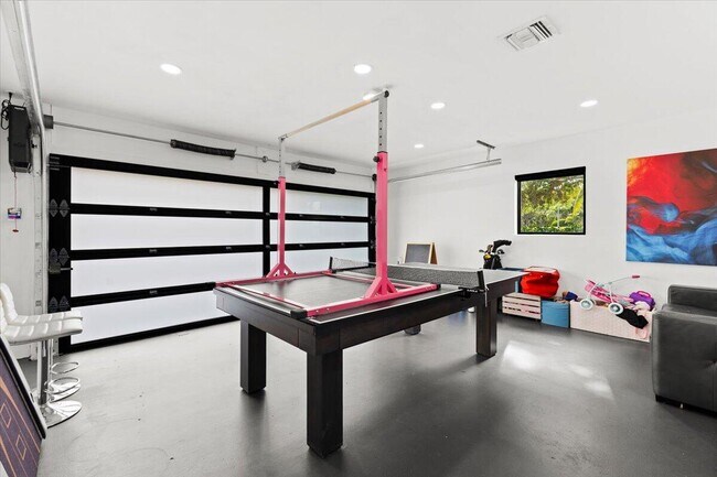 Building Photo - 1049 W Palmetto Park Rd