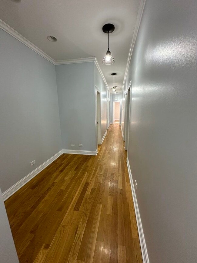 Building Photo - 6229 N Richmond St