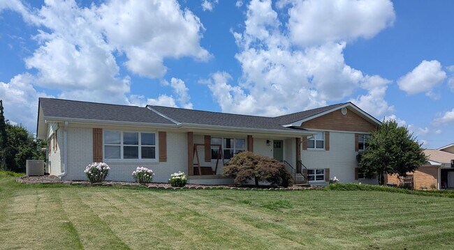 Building Photo - 8134 Holly Crest Dr