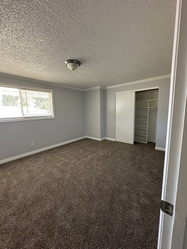 Building Photo - 5301 Bel Aire Dr