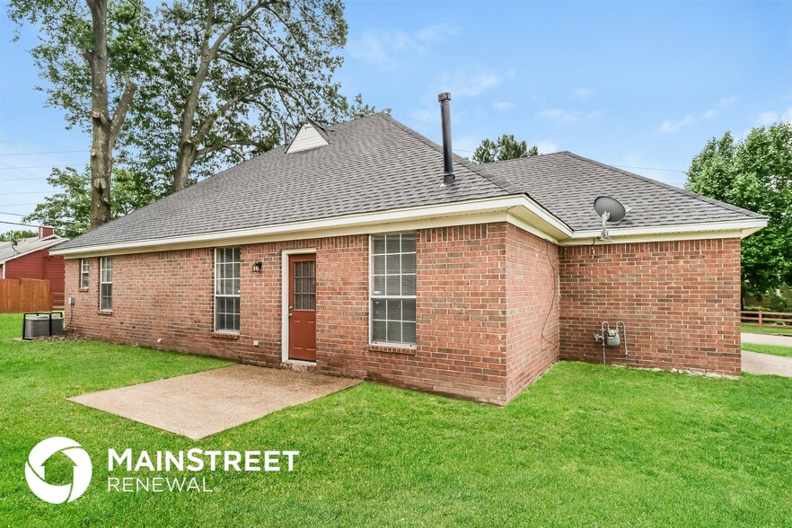 Building Photo - 4590 Lindawood Ln