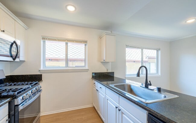 Interior Photo - 5302 Colodny Ave