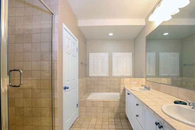 Building Photo - Ko Olina Resort Living - Unfurnished Coconut Plantation "Palm" Townhome