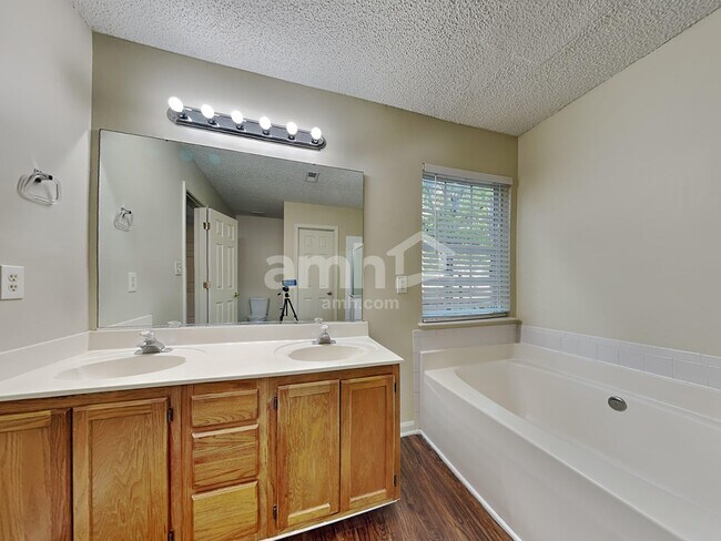 Building Photo - 12528 Cardinal Point Rd