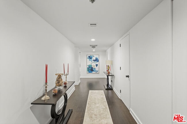 Building Photo - 10445 Wilshire Blvd