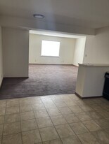 Building Photo - 1615 Sylvan Ln