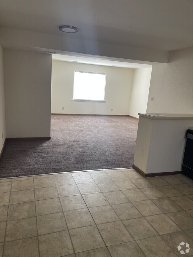Building Photo - 1615 Sylvan Ln