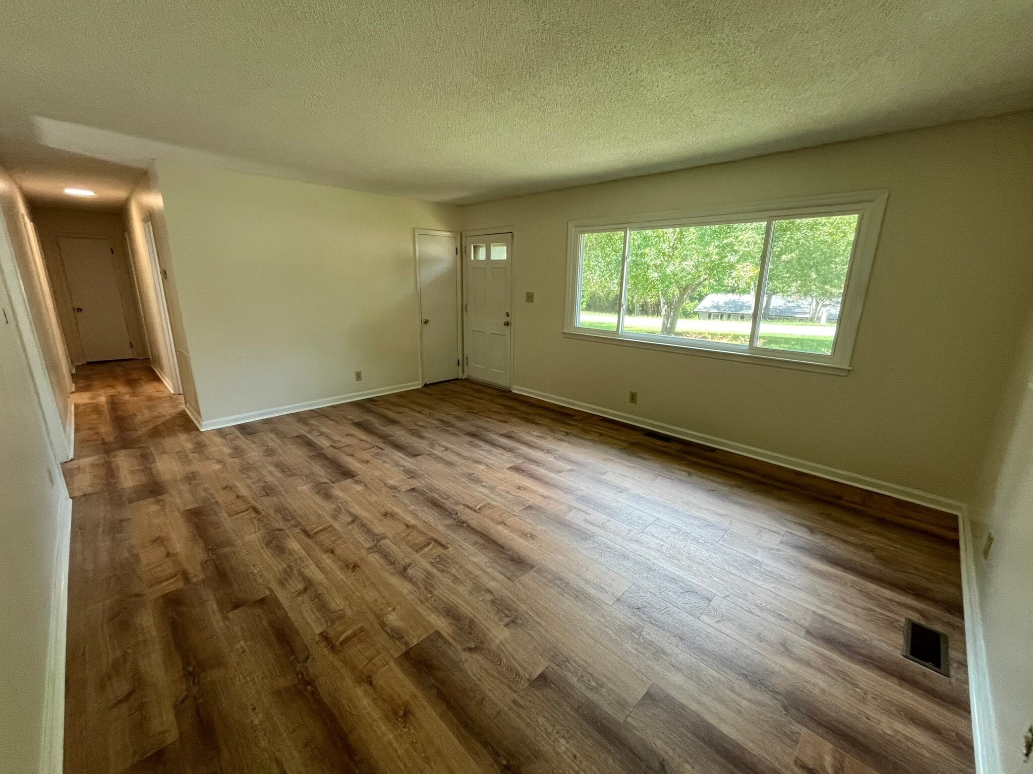 Building Photo - 2417 Landis Dr