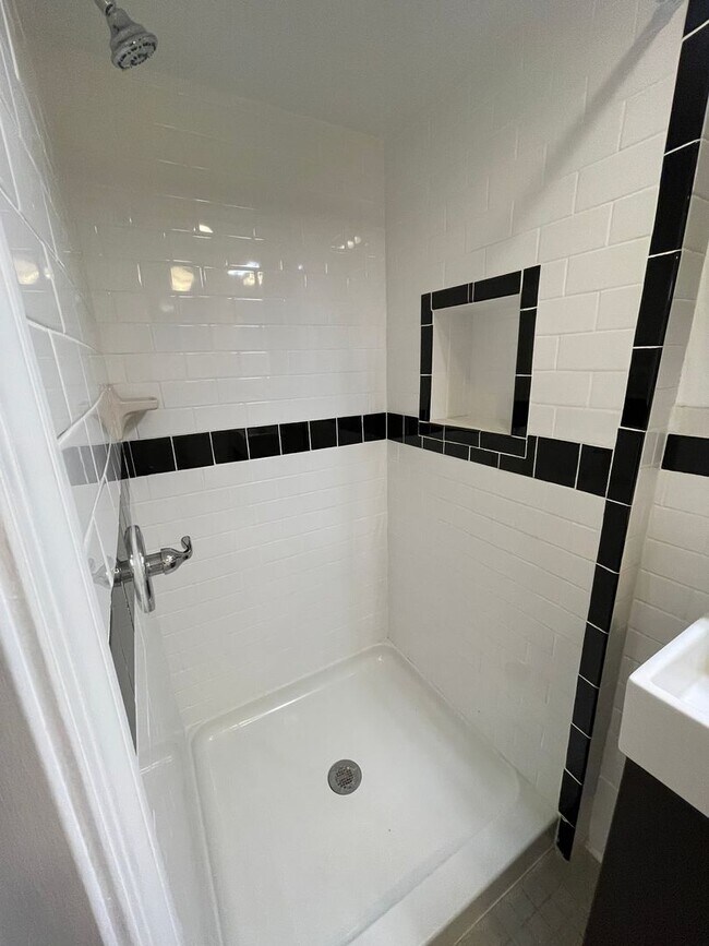 Building Photo - Charming 1928 Row Home for Rent with Modern Amenities — 3 Bedroom 2 Full Bath w/ 2 Half Baths, 2 ...