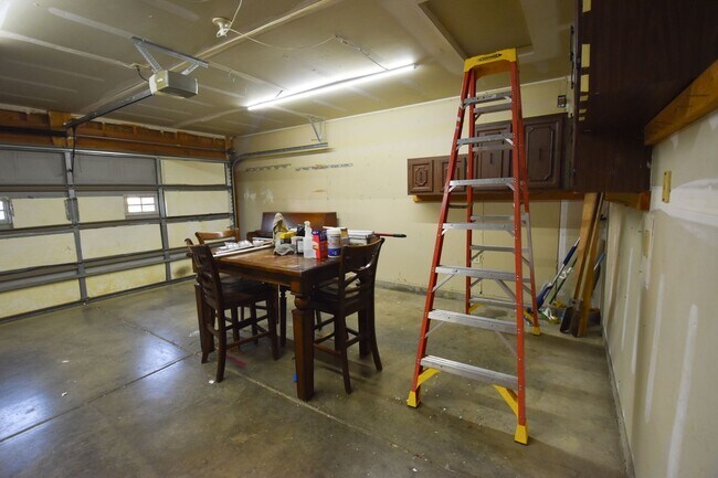 Building Photo - 551 Runnymede Ct
