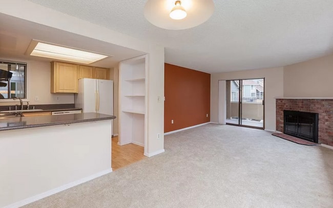 Building Photo - 2 Bedroom 1.75 Bath Condo in Lynnwood