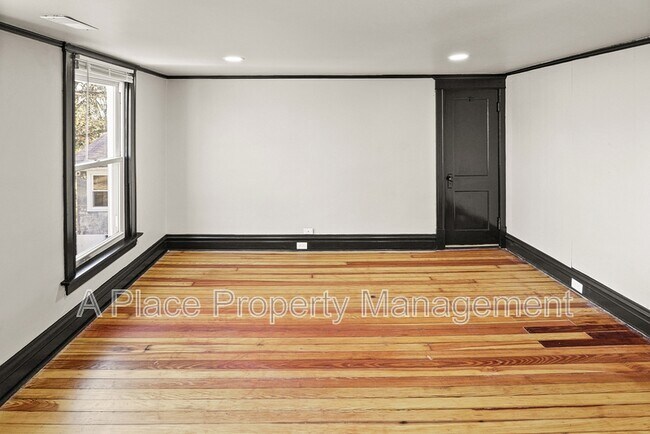 Building Photo - 2976 Kincaid Ave