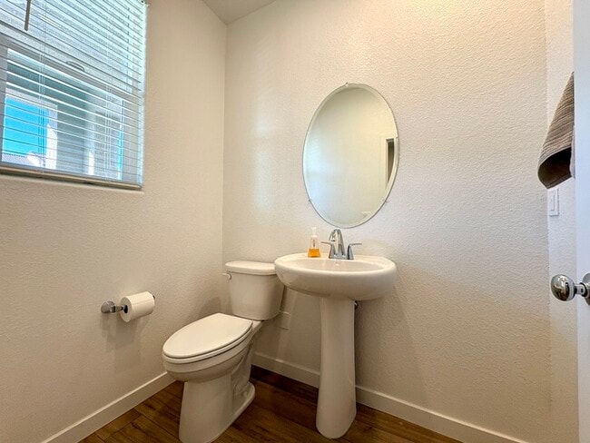 Building Photo - Beautiful Brand New SOLAR 3 bedroom 2.5 Bathroom Just Built in Lincoln CA!