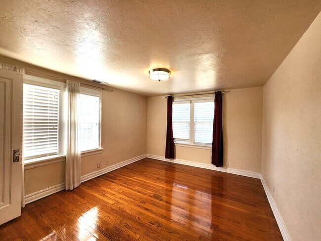 Building Photo - AMAZING 3 BED, 2 BATH Plus Study MILLERS ADDITION NW OKC