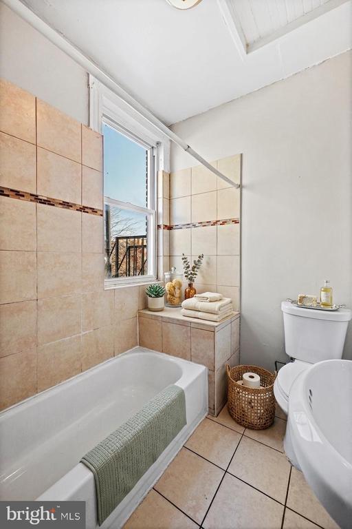 Building Photo - 2537 Madison Ave