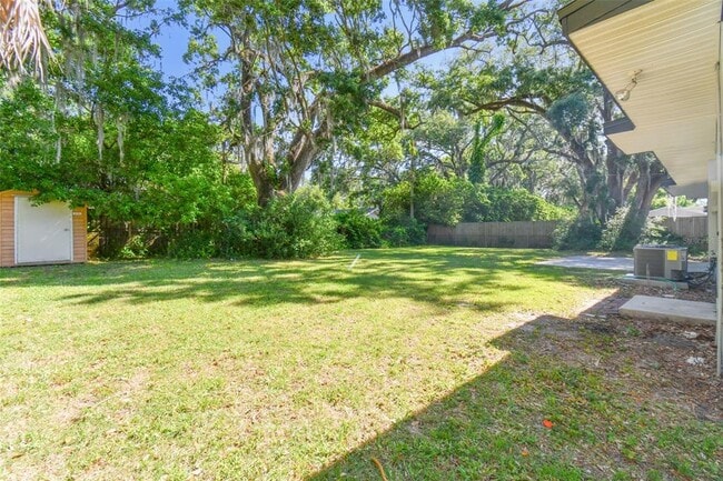 Building Photo - 535 W Palmeden Dr