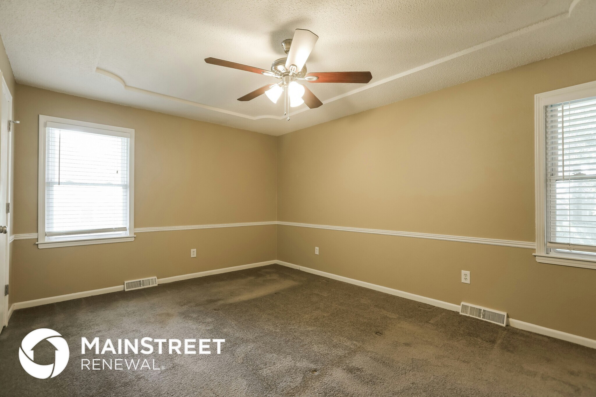 Building Photo - 404 Meadow Ln