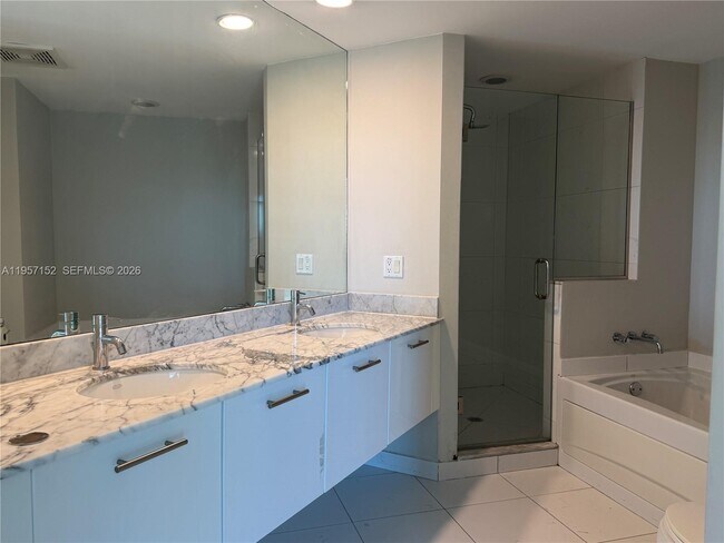 Building Photo - 500 Brickell Ave