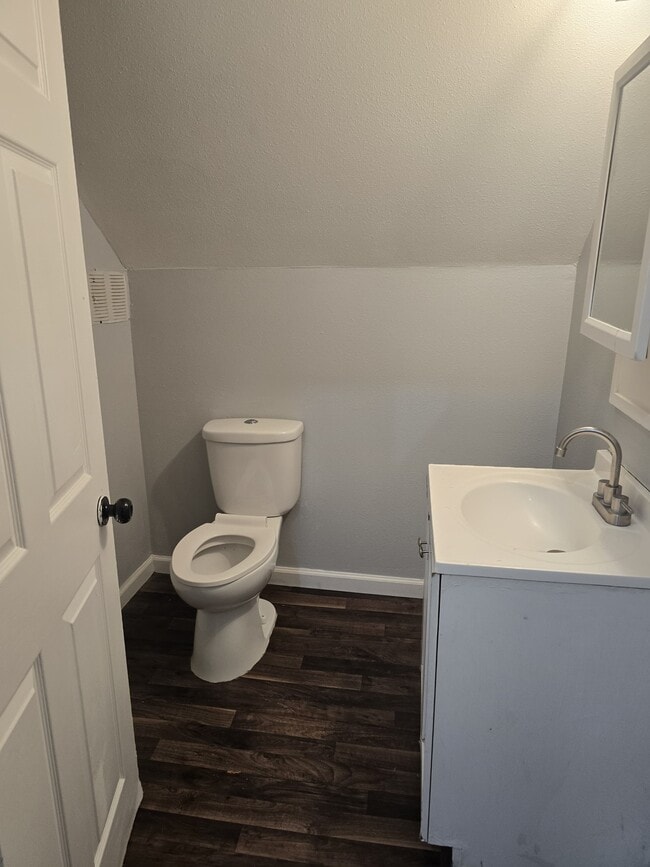 Building Photo - 1106 Portage Ave