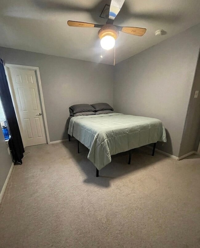 Building Photo - 931 N Sky Dr